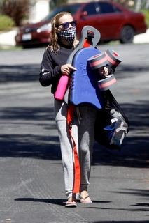 Reese Witherspoon feet photo thumbnail