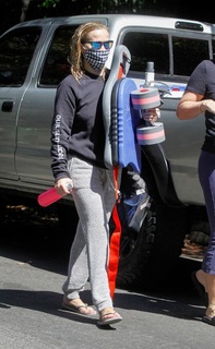 Reese Witherspoon feet photo thumbnail