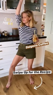Reese Witherspoon feet photo thumbnail