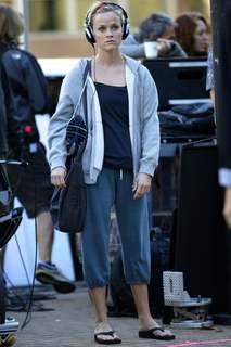 Reese Witherspoon feet photo thumbnail