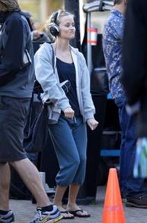 Reese Witherspoon feet photo thumbnail