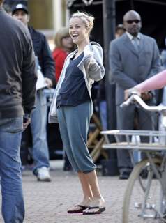 Reese Witherspoon feet photo thumbnail
