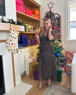 Reese Witherspoon feet photo thumbnail