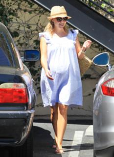 Reese Witherspoon feet photo thumbnail