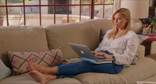 Reese Witherspoon feet photo thumbnail