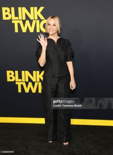Reese Witherspoon feet photo 11