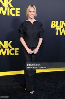 Reese Witherspoon feet photo 9