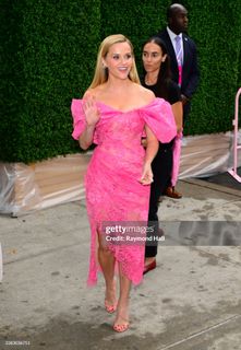 Reese Witherspoon feet photo 8