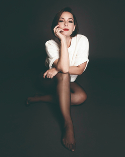 Regiane Alves feet photo 8
