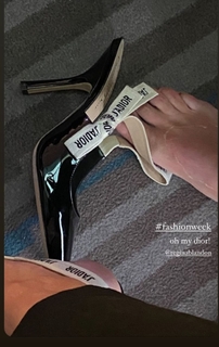 Regina Blandón feet photo thumbnail