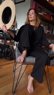 Regina Blandón feet photo thumbnail