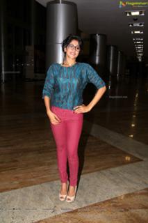 Regina Cassandra feet photo thumbnail