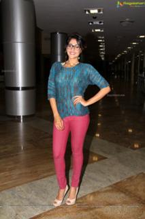 Regina Cassandra feet photo thumbnail