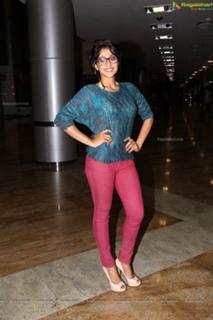 Regina Cassandra feet photo thumbnail