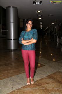 Regina Cassandra feet photo thumbnail