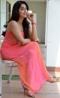 Regina Cassandra feet photo thumbnail