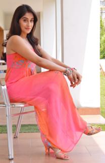 Regina Cassandra feet photo thumbnail