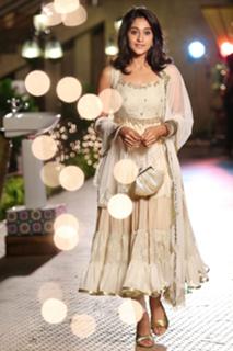 Regina Cassandra feet photo thumbnail