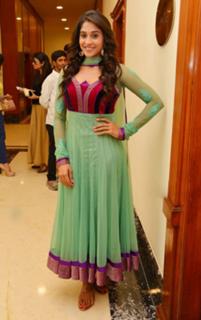 Regina Cassandra feet photo thumbnail