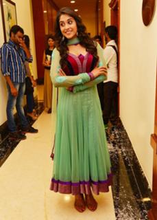 Regina Cassandra feet photo thumbnail