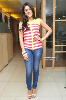 Regina Cassandra feet photo thumbnail