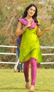 Regina Cassandra feet photo thumbnail