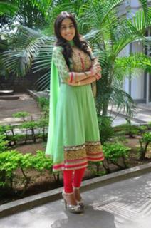 Regina Cassandra feet photo thumbnail