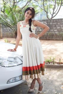 Regina Cassandra feet photo thumbnail