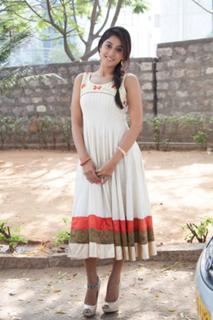 Regina Cassandra feet photo thumbnail