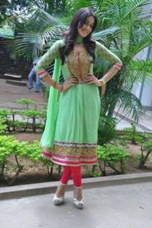 Regina Cassandra feet photo thumbnail