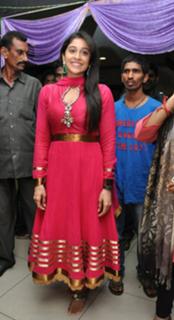 Regina Cassandra feet photo thumbnail