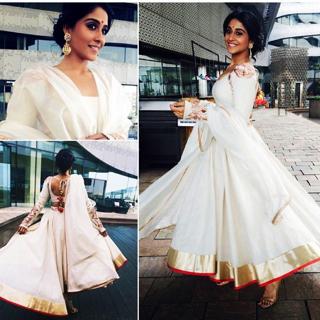 Regina Cassandra feet photo thumbnail