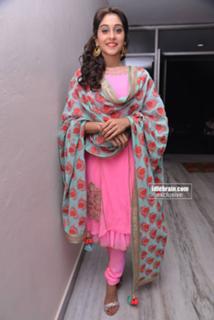 Regina Cassandra feet photo thumbnail