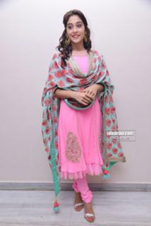 Regina Cassandra feet photo thumbnail