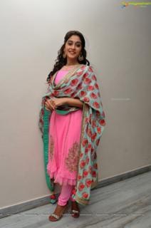 Regina Cassandra feet photo thumbnail