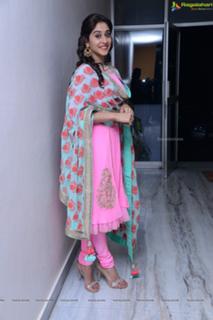 Regina Cassandra feet photo thumbnail