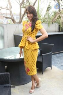 Regina Cassandra feet photo thumbnail