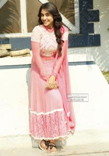 Regina Cassandra feet photo thumbnail