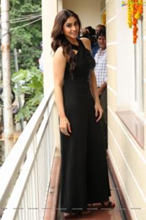 Regina Cassandra feet photo thumbnail