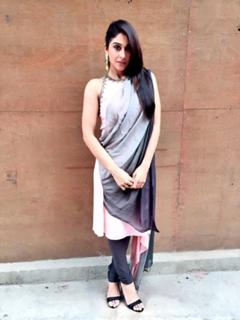 Regina Cassandra feet photo thumbnail