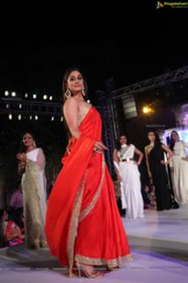 Regina Cassandra feet photo thumbnail