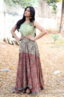 Regina Cassandra feet photo thumbnail