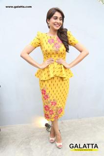Regina Cassandra feet photo thumbnail