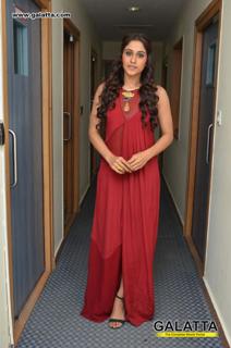 Regina Cassandra feet photo thumbnail
