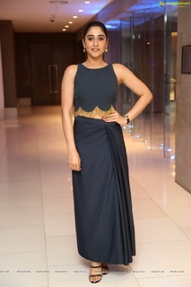 Regina Cassandra feet photo thumbnail