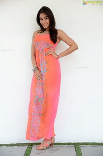 Regina Cassandra feet photo thumbnail