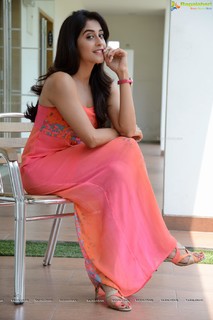 Regina Cassandra feet photo thumbnail