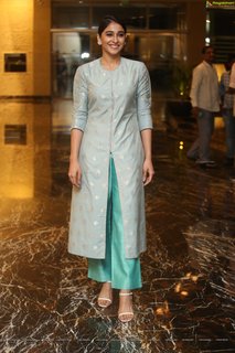 Regina Cassandra feet photo thumbnail