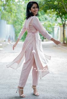 Regina Cassandra feet photo thumbnail