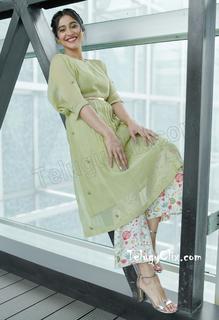 Regina Cassandra feet photo thumbnail